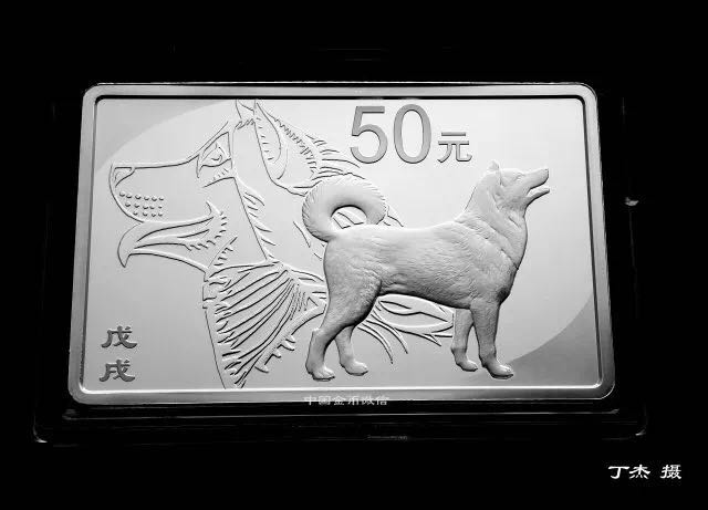 生肖狗年金銀幣上的防偽微縮文字你發(fā)現(xiàn)了嗎？